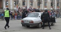 Stire din Eveniment : Jandarmii fac "spectacol" pe faleză. Defilare cu torțe, pe străzile municipiului