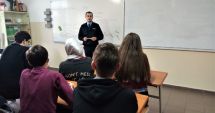 Stire din Cultură-Educație : Adolescenții, față în față cu jandarmii