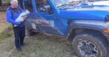 Stire din Eveniment : Patru adulţi şi un bebeluş au fost recuperați de jandarmii montani dintr-o zonă izolată
