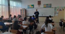 Stire din Eveniment : Sfaturi de la jandarmi pentru elevii de la Școala Gimnazială 31