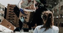 Stire din Social : De ce să folosești o firmă de curierat pentru livrări rapide