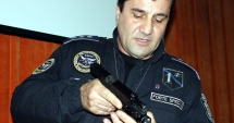 Stire din Eveniment : Fostul șef al "mascaților" îi antrenează pe polițiștii locali. "Nu poți să ai 150 de kilograme și apoi să aperi cetățeanul"