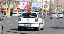 Stire din Eveniment : Instructorii auto independenți, scoși de pe piață. Sunt obligați să-și facă școli de șoferi