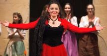 Stire din Cultură-Educație : "Totul se petrece cu ajutorul celor în mijlocul cărora trăiești"