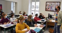 Stire din Cultură-Educație : Se redeschid şcolile. „Va fi foarte greu să respectăm toate măsurile!”