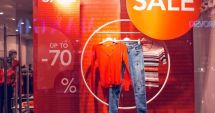 Stire din Economie : Reduceri record în magazine! Comercianții lasă la preț numai și numai să scape de marfă!