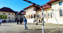 Stire din Cultură-Educație : Directorii constănțeni se tem să deschidă curțile școlilor. "În caz de incidente, cine răspunde?"