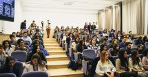 Stire din Cultură-Educație : Greva din învățământ îi dezbină pe liderii elevilor. Ariana Dudună îi cere Mirunei Croitoru "să-și revizuiască declarațiile"