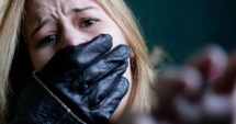 Stire din Monden : CAZ ȘOCANT ÎN INDUSTRIA MUZICALĂ! ARTIST CELEBRU, ACUZAT CĂ A SECHESTRAT MAI MULTE FEMEI, PE CARE LE SUPUNE UNOR ABUZURI SEXUALE