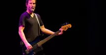 Stire din Actualitate : Surpriză la Electric Castle. Actorul Keanu Reeves a urcat pe scenă ca basist al trupei Dogstar