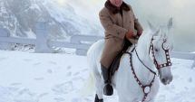 Stire din Actualitate : Kim Jong Un sfidează sancțiunile călare pe un cal alb, pe muntele sacru Paektu