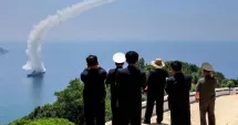 Stire din Actualitate : Kim Jong Un a supravegheat lansarea unei rachete de croazieră de pe o navă de război