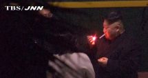 Stire din Actualitate : VIDEO. Privilegii de dictator! Kim Jong Un a oprit trenul în gară, să fumeze