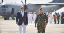 Stire din Eveniment : Președintele Klaus Iohannis participă la exercițiile militare de la Cincu