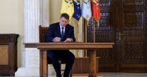Stire din Politică-Administrație : Klaus Iohannis a promulgat legea privind eliminarea celor 102 taxe