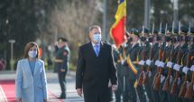 Stire din Politică-Administrație : Klaus Iohannis, primit cu onoruri militare la Chişinău de Maia Sandu