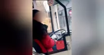 Stire din Social : Șofer de la CT BUS, reclamat de călători după ce ar fi fumat în timpul cursei