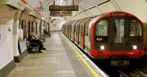 Stire din Actualitate : EVITAȚI CĂLĂTORIILE LA LONDRA! PASAGERI TERORIZAȚI. O STAȚIE DE METROU A FOST EVACUATĂ!