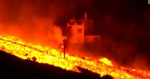 Stire din Actualitate : Vulcanul Cumbre Vieja de pe insula spaniolă La Palma continuă să erupă