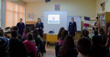 Stire din Eveniment : Lecții de la polițiști pentru elevi
