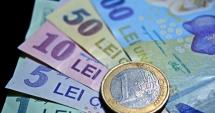 Leul pierde la dolar și francul elvețian, dar câștigă la euro