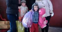 Stire din Cultură-Educație : Liceul "George Călinescu" salvează Crăciunul copiilor din Pecineaga