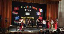 Stire din Cultură-Educație : Un altfel de bal al bobocilor  la Medgidia: "În jurul lumii"
