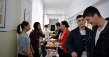 Stire din Cultură-Educație : Liceenii de la "Ovidius" pregătesc cadouri