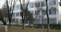 Stire din Cultură-Educație : Ce le-au pregătit dascălilor elevii Liceului cu Program Sportiv