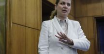 Stire din Cultură-Educație : Se cere demisia ministrului Educației. Olimpici la matematică lăsați o oră să aștepte apariția demnitarului