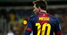Stire din Sport : Messi și-a pierdut calmul. Și-a strâns de gât adversarul