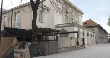 Stire din Social : O fostă atracție mondenă de lângă Teatrul „Oleg Danovski“ mai atrage doar... oamenii străzii