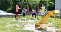 Stire din Politică-Administrație : Constănțenii reclamă că nu sunt locuri de joacă pentru copii. Primarul Făgădău promite 100