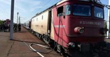 Stire din Eveniment : Locomotiva unui tren cu peste 100 de călători a luat foc în gară. Pasagerii s-au autoevacuat