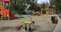 Stire din Social : Se amenajează noi locuri de joacă pentru copii. Unde sunt amplasate