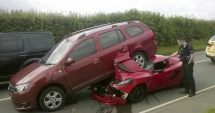 Stire din Eveniment : Galerie foto. ACCIDENT SPECTACULOS. BOLID DE LUX, DE ZECI DE MII DE EURO, DISTRUS DE UN LOGAN