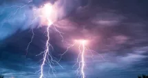 Stire din Eveniment : O femeie a fost lovită de trăsnet pe munte. Iată în ce stare a fost găsită