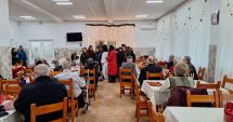 Stire din Social : Spiridușii de la Liceul ”Lucian Blaga” au adus bucurie persoanelor vârstnice