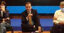 Stire din Actualitate : Ludovic Orban surprins fumând la ședință, în timp ce colegii lui purtau mască de protecție