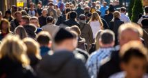 Stire din Actualitate : Aproape 3.000 de angajaţi, concediaţi pentru că nu s-au vaccinat