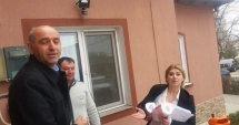 Stire din Politică-Administrație : Primăria Lumina, protest cu hârtie igienică. Ce nereguli reclamă cetățenii