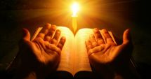 Stire din Cultură-Educație : Sfânta Lumină, adusă de la Ierusalim
