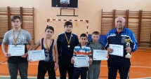 Stire din Sport : Luptătorii și-au făcut încălzirea înaintea Memorialului "Ioan Bărbătei"