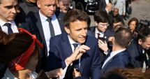 Stire din Actualitate : Emmanuel Macron, atacat cu roșii, la doar trei zile după ce a fost reales în funcția de președinte al Franței
