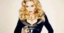 Stire din Monden : Madonna a comis-o! A căzut pe scenă, în timpul unui concert de anvergură