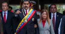 Stire din Actualitate : Liderul venezuelean și soția sa, capturați și scoși din țară pe calea aerului