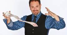 Stire din Fun : Cel mai tare magician.  E crezut și când nu trebuie