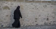 Stire din Social : Falsă spiritualitate. Maici pe TikTok cer bani pentru dezlegări și ghicitori