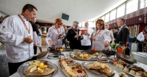 Stire din Social : Măiestrie culinară și culoare la Festivalul Peștelui și al Fructelor de Mare