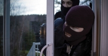 Stire din Eveniment : Minor de 15 ani, specializat  în spargeri  de locuințe